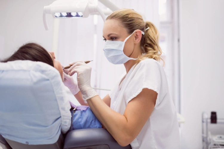 Za zuby doplácame veľa. Prečo sa rušia dentálne benefity?