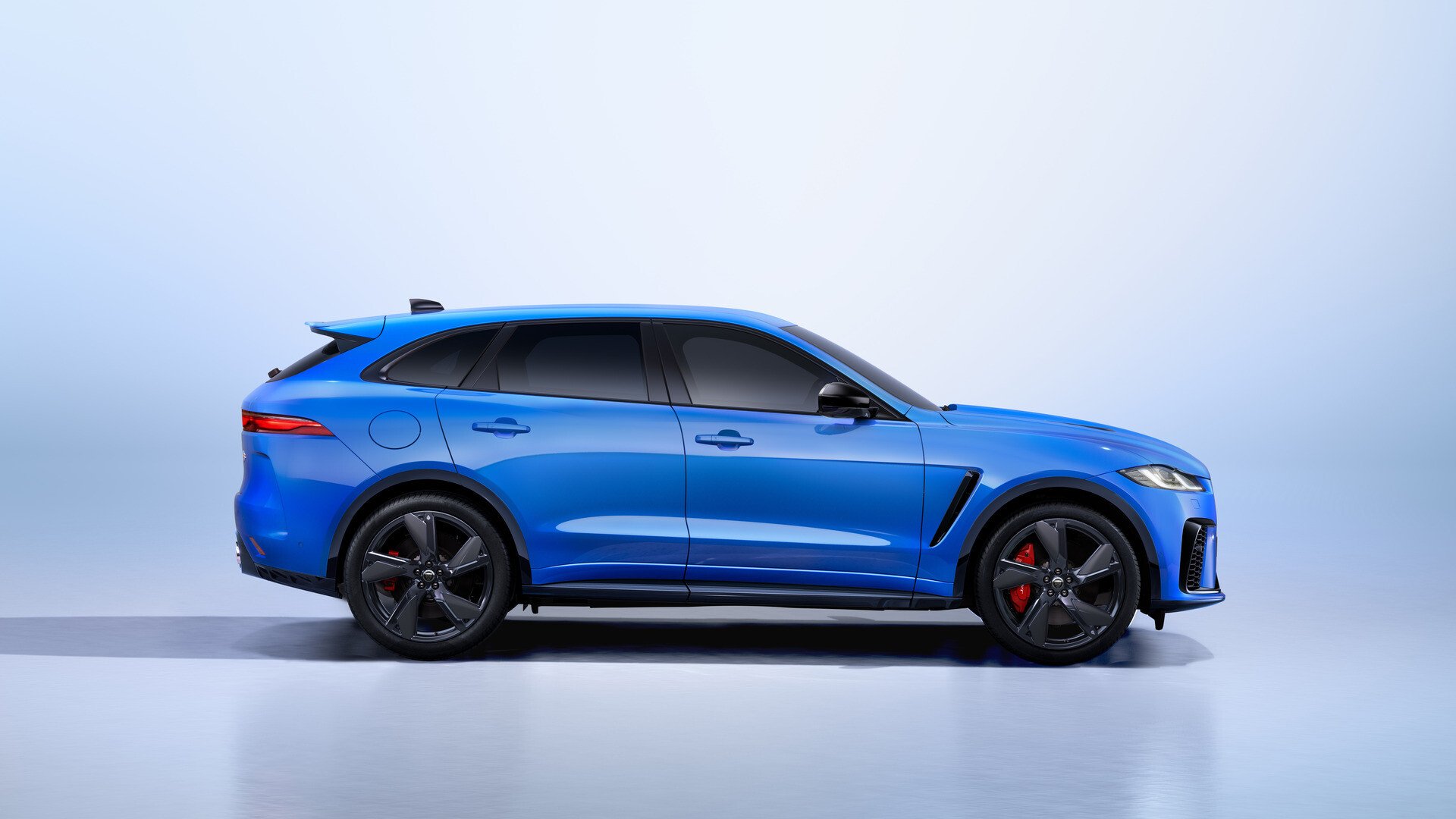 Jaguar F-PACE-SVR-side