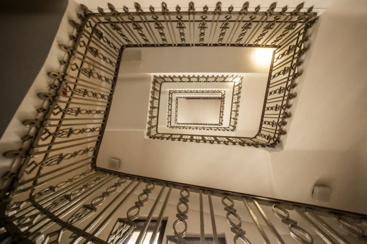 Fotogaléria: Nahliadnite do priestorov banky od Alexandra Skuteckého skôr, ako ju zrekonštruujú_8