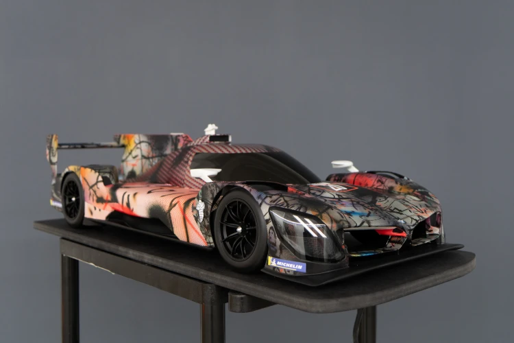 BMW Art Car. Pretekárske auto zmenila na dvadsiaty ikonický klenot umelkyňa z New Yorku_4