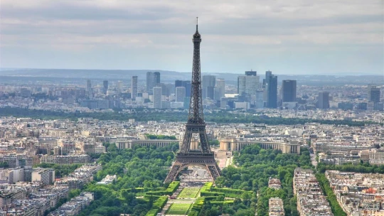 Vzbura proti umelej inteligencii. V Paríži sa zišli ľudia, ktorých práca je v ohrození