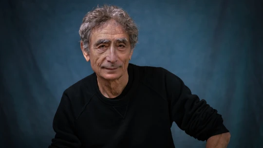 Myseľ a telo sa nedajú oddeliť. Závislosti nám dávajú pocit kontroly, tvrdí Gabor Maté