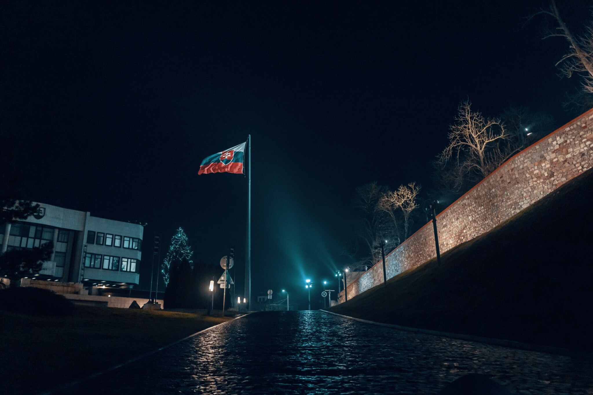 Obchody roka 2024. Ktoré transakcie tento rok hýbali svetom slovenského biznisu?