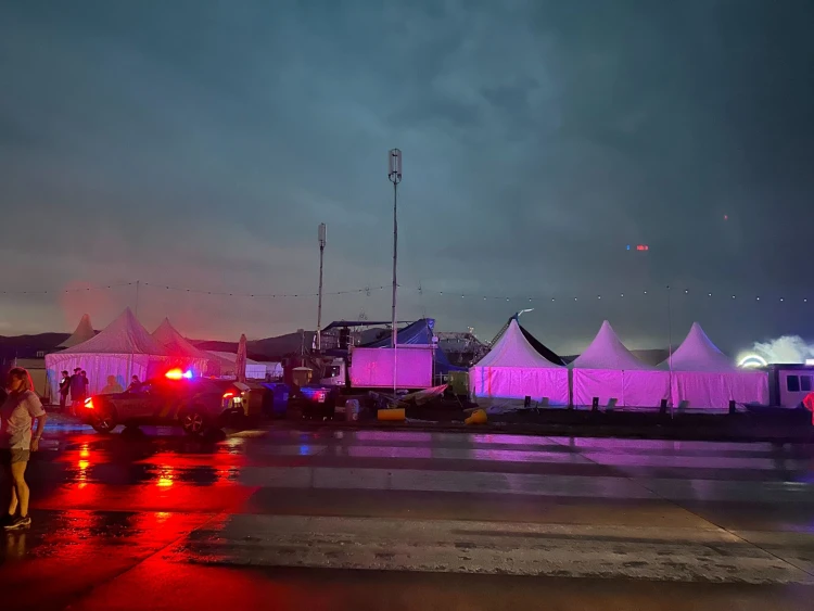 Búrka na Pohode. Spadol jeden z hlavných stanov, 12 ľudí sa zranilo, festival ukončili_0