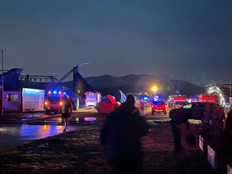 Búrka na Pohode. Spadol jeden z hlavných stanov, 12 ľudí sa zranilo, festival ukončili_2