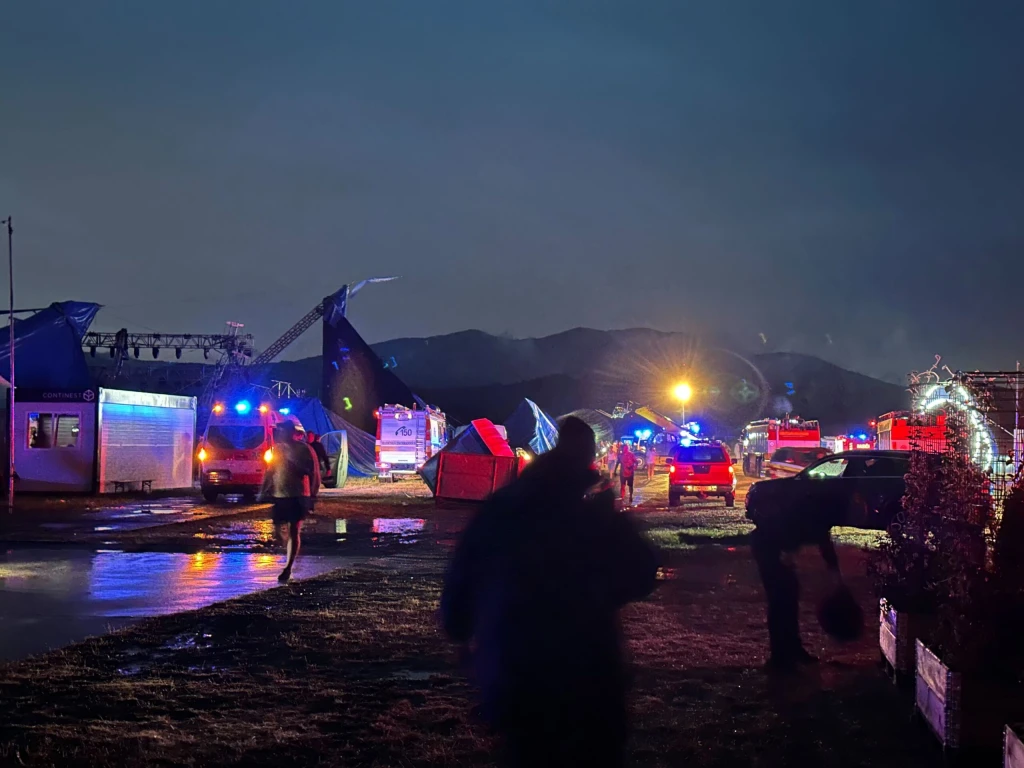 Búrka na Pohode. Spadol jeden z hlavných stanov, 12 ľudí sa zranilo, festival ukončili