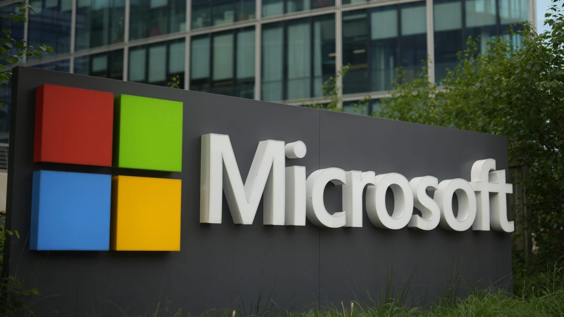 Microsoft zvýšil zisky, plánuje však prepustiť asi 7-tisíc ľudí