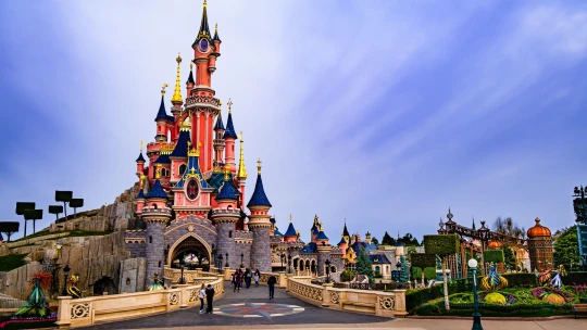 Disney investuje miliardu do OpenAI a svoje postavičky dodá do AI nástroja Sora