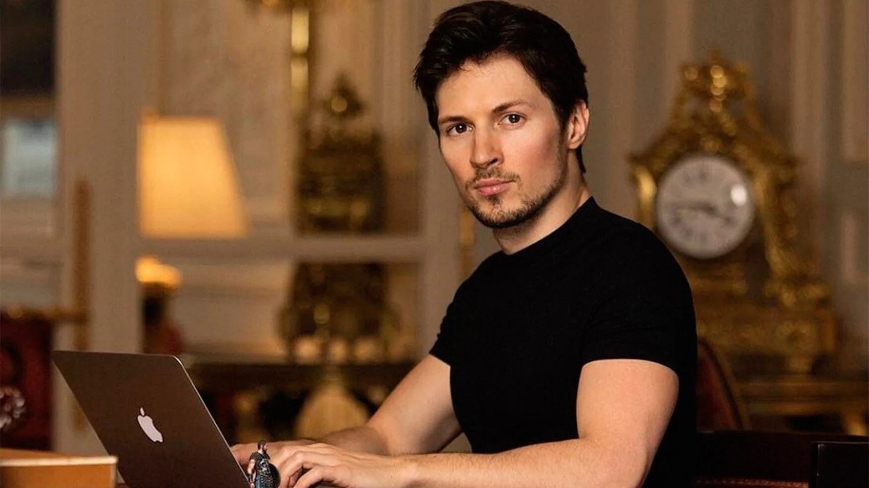 Mladý génius, otec stovky detí, miliardár aj samotár. Kto je zatknutý šéf Telegramu Durov?