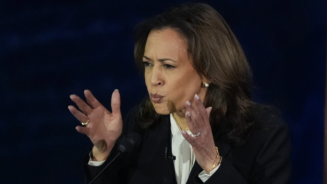 Kamala Harris sa vyhla otázke o ekonomike, Trump vytiahol migrantov a desiatky klamstiev