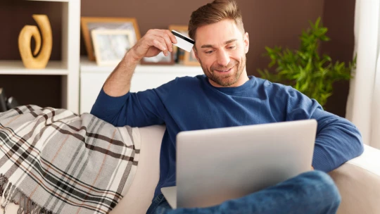 Rekordné online nákupy Slovákov v 2024. Obrat takmer pol miliardy a najviac rástol segment potravín