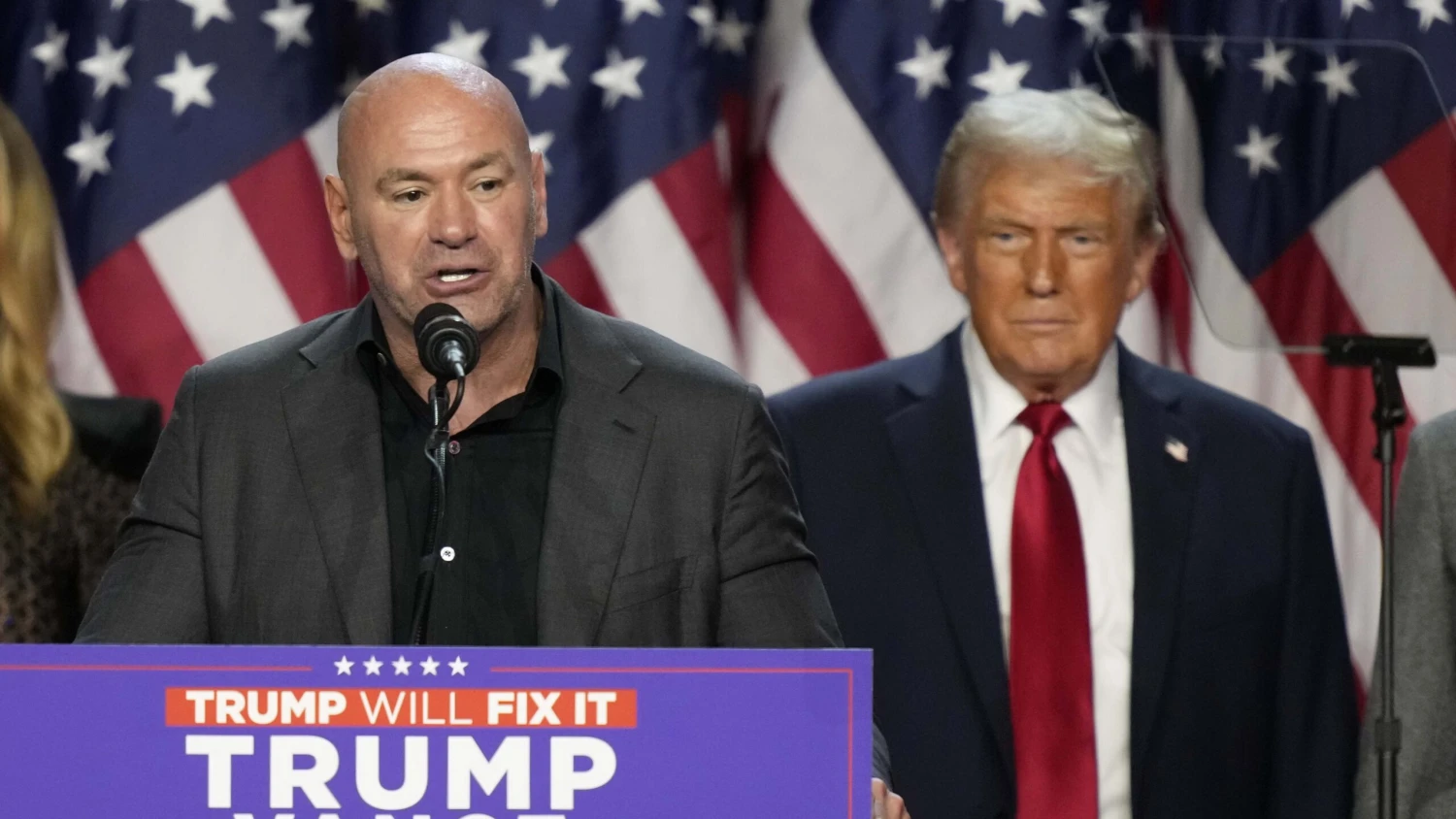 Trumpa počas kampane podporoval aj šéf UFC Dana White. 