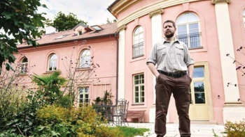Gamer Rosa zo zámku nalial do AI hry milióny. Dal jej stopku a rozbehol projekt dronu