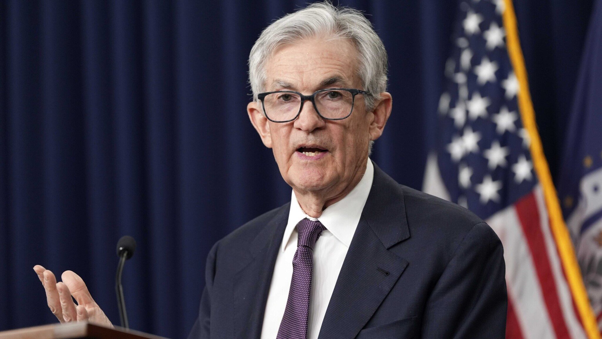 Fed ponechal úroky bez zmeny. Aj napriek Trumpovým výzvam na zníženie