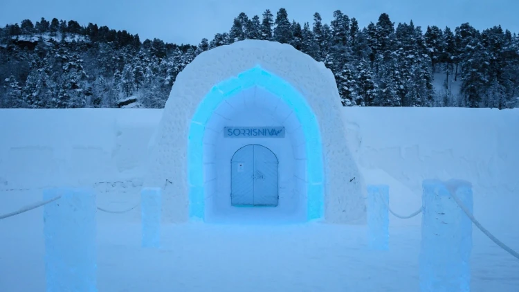 Presklené iglu či ľadový palác. Deväť hotelov, z ktorých je najlepšie sledovať polárnu žiaru_0