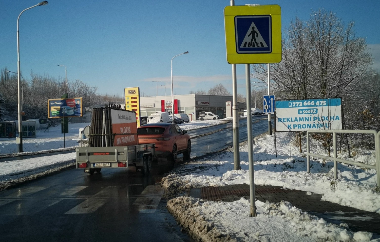 Slovák zamoril Česko nelegálnymi bilbordmi. Nočná mora úradov skončila pred súdom