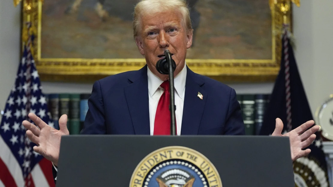 Teraz je skvelý čas nakupovať, napísal Trump a pozastavil clá. Sme svedkami insider tradingu?