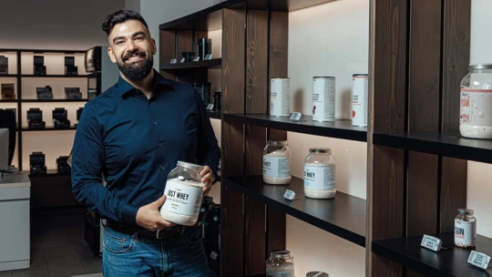 Najmladší člen rebríčka najbohatších Slovákov presúva sídlo firmy do Viedne. Obrovské víťazstvo, reagujú Rakúšania