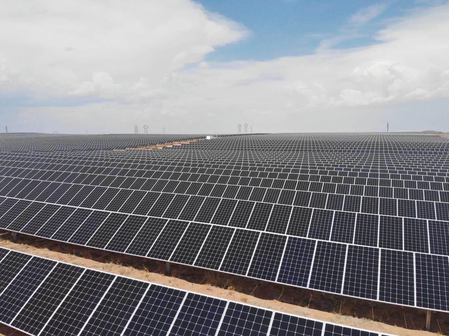 Bude celá planéta pokrytá solárnymi panelmi? AI potrebuje miliardy kilowattov a mení energetickú mapu