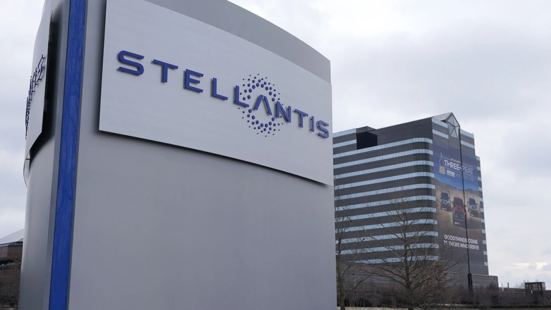 Automobilke Stellantis klesli tržby. Spoločnosť pre colnú politiku znížila celoročný výhľad