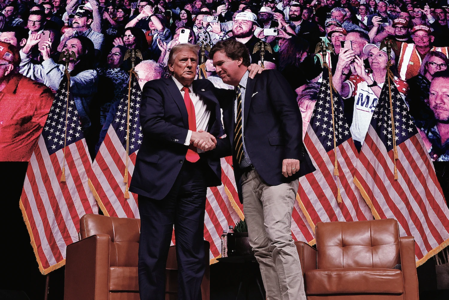 Nahnevaný kamarát Trumpa. Tucker Carlson žuje vlastný nikotín a pľuje zlosť na všetkých