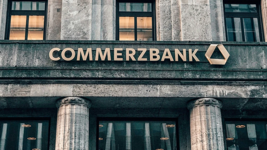 Boj o Commerzbank: UniCredit si už zaistila viac ako 30-percentný podiel, píše Bloomberg