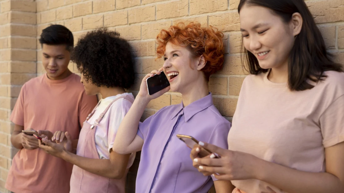 Prineste stoličku navyše a zvýšte môjmu dieťaťu plat. Generácia Z si na pohovory volá mamu či otca