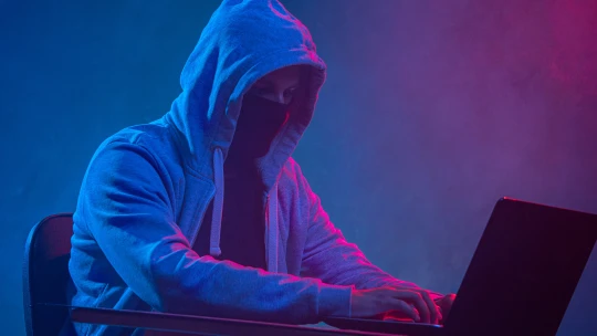 Interpol zasiahol proti podvodným „snúbencom z Afriky“, svoje obete okradli o milióny