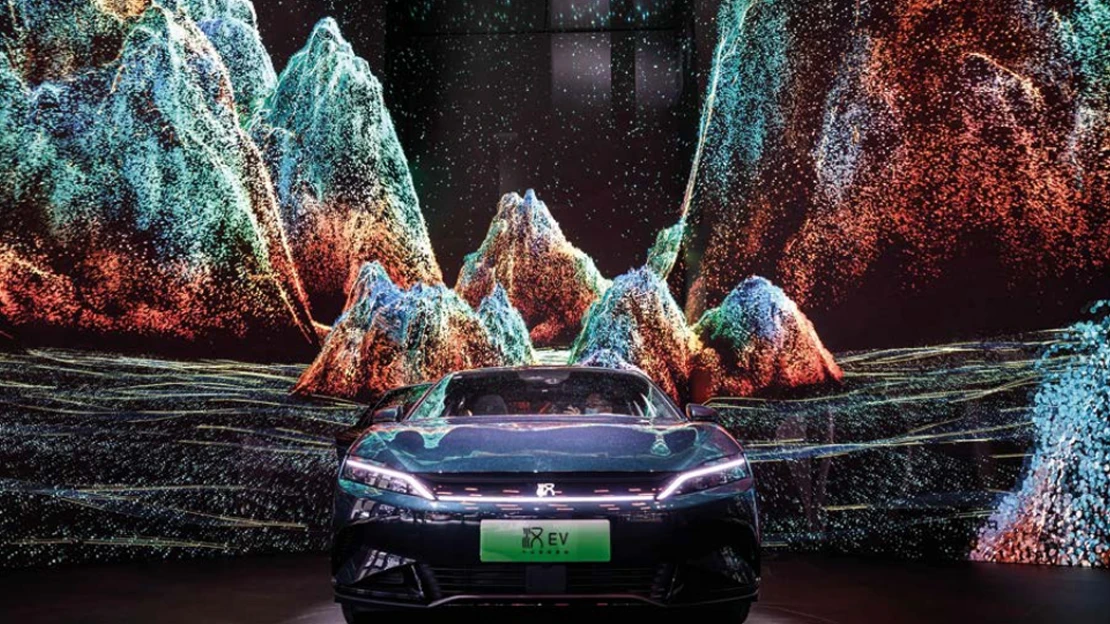 Tesla už nie je prvá. V tržbách ju pokorila automobilka, ktorá otvorila fabriku v Maďarsku