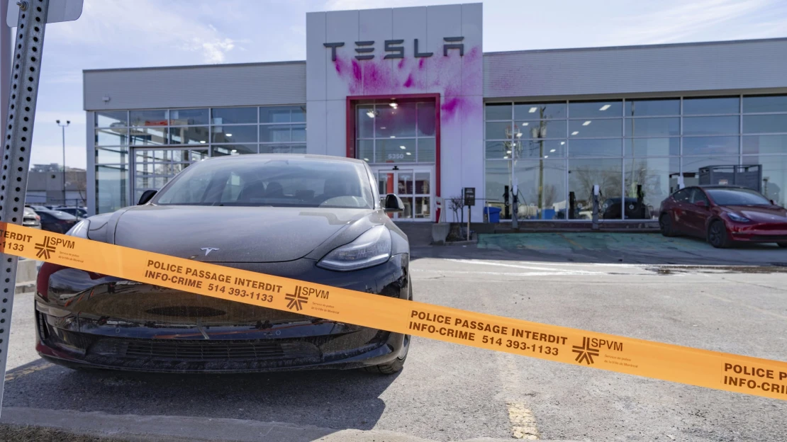 Tesla vs. americký ľud. Protesty voči Muskovej automobilke sú v Chicagu aj New Yorku