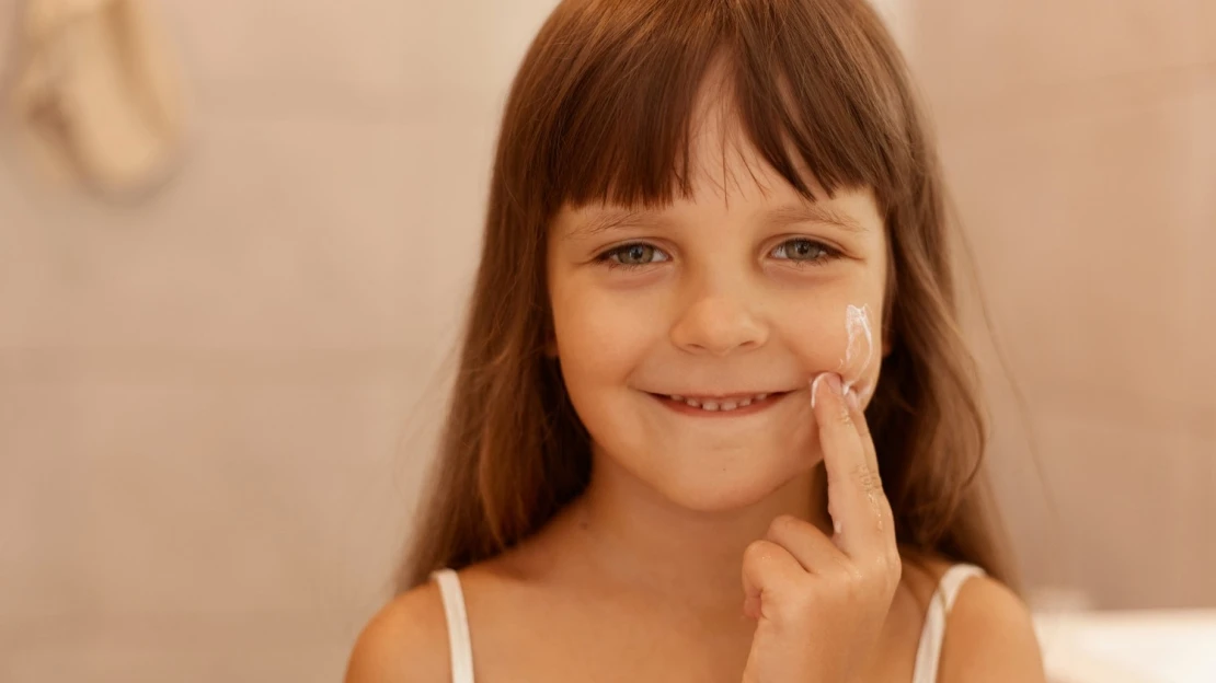 Hrozba menom „Sephora Kids“. Kozmetické firmy zarábajú na dievčatách, ktoré si ničia pleť