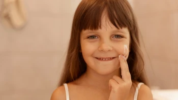 Hrozba menom „Sephora Kids“. Kozmetické firmy zarábajú na dievčatách, ktoré si ničia pleť