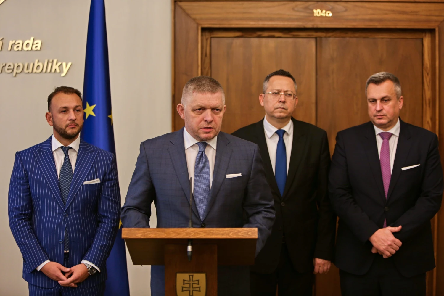 Bohatí dostávajú od štátu takmer toľko, koľko chudobní. Analytici odkryli dávky pre majetných