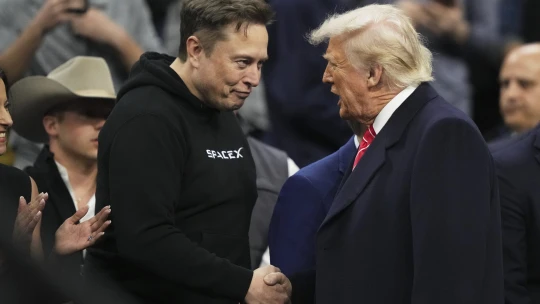 Zbláznil sa! Je na zozname zo sexpárty! Musk a Trump sa brutálne pohádali na Twitteri