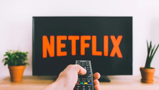 Doba cashu podľa Netflixu. Zaplatí 82,7 miliardy v hotovosti za prevzatie Warner Bros.