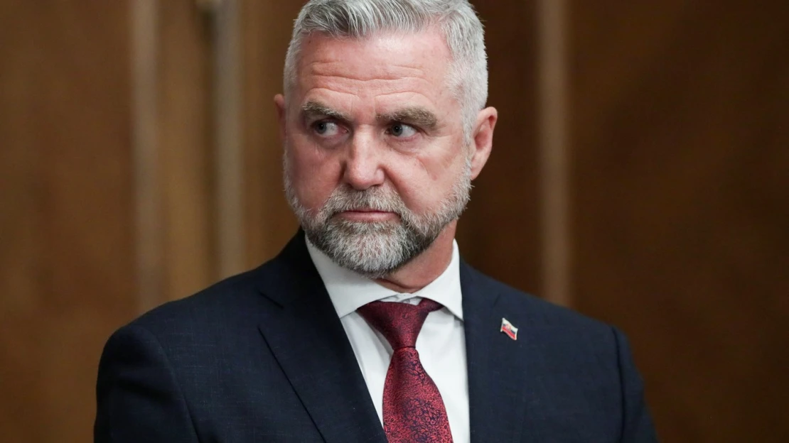 Transakčná daň sa asi úplne rušiť nebude, môže sa upraviť, tvrdí Gašpar zo Smeru