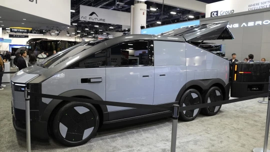 Čínsky Xpeng spustil výrobu elektromobilov v Rakúsku. Chce sa vyhnúť vysokým clám