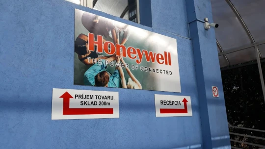 Presúvajú výrobu do lacnejšieho Tuniska. Výrobca obuvi Honeywell v Partizánskom definitívne končí