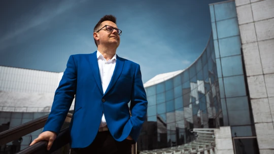 Nebojte sa výkyvov na akciových trhoch. Existujú spôsoby, ako riziko zmierniť, dokonca na ňom zarobiť