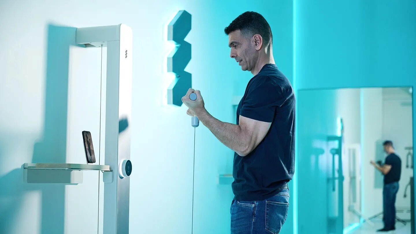 Po otcovej smrti presedlal z hazardu na fitnes. Miliardár verí, že pôjde proti upadajúcemu trhu