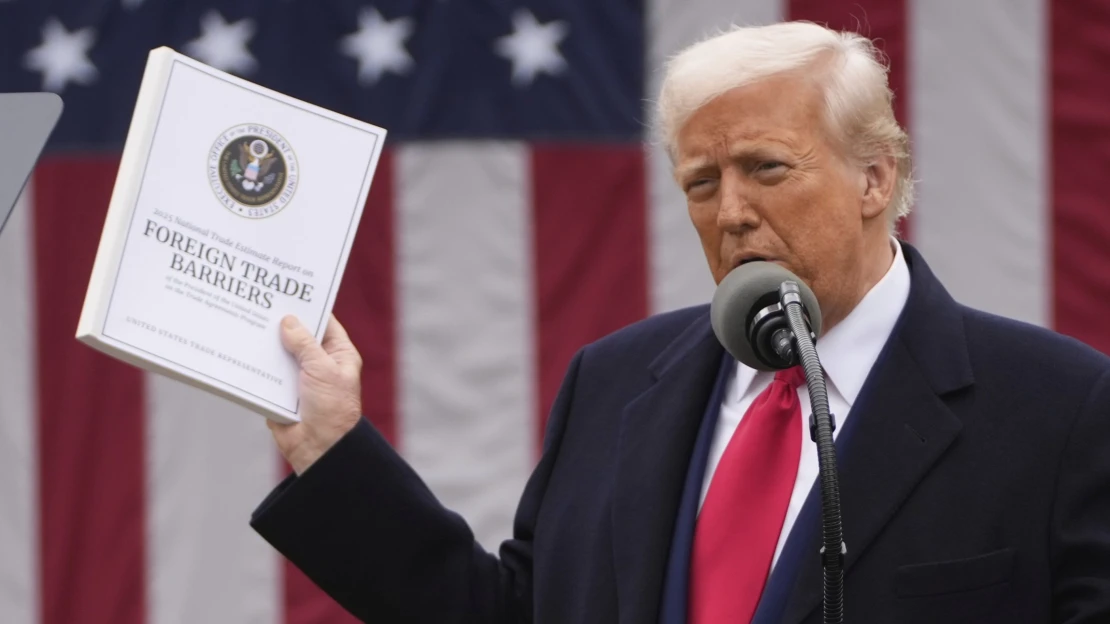 Kríza na trhoch naberá kritický smer. Klesajú aj ceny kľúčových dlhopisov americkej vlády