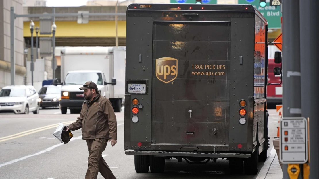 UPS rázne škrtá. Zruší desiatky tisíc pracovných miest a obmedzí prepravu zásielok pre Amazon