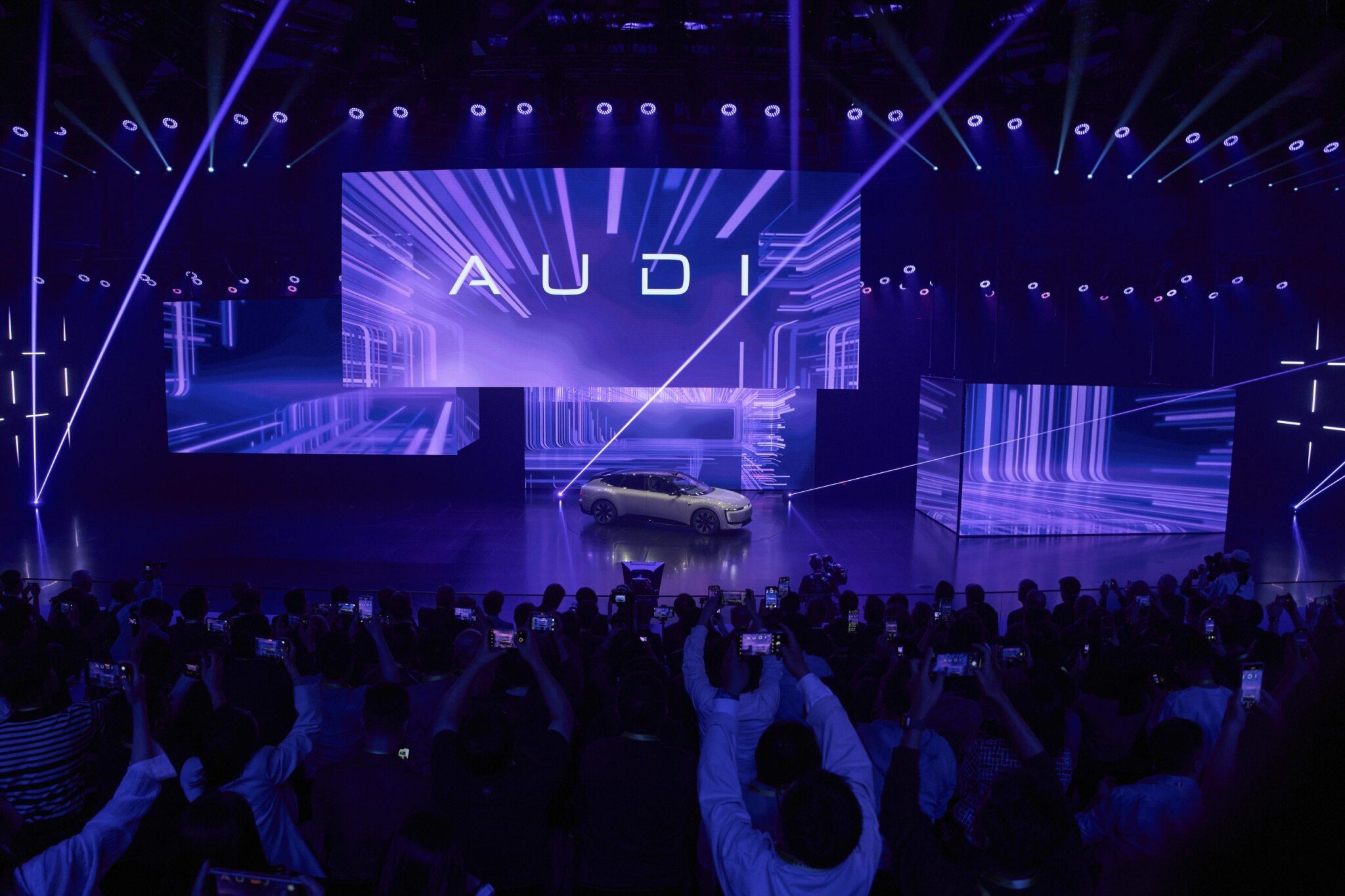 Audi E5 Sportback bol predstavený počas mediálneho večera skupiny Volkswagen pred autosalónom v Šanghaji.