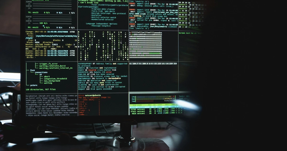 Etickí hackeri testujú počítačové systémy firiem.