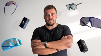 Sadol na bicykel a vymyslel úspešný biznis. Okuliare VIF sa dostali do zisku hneď