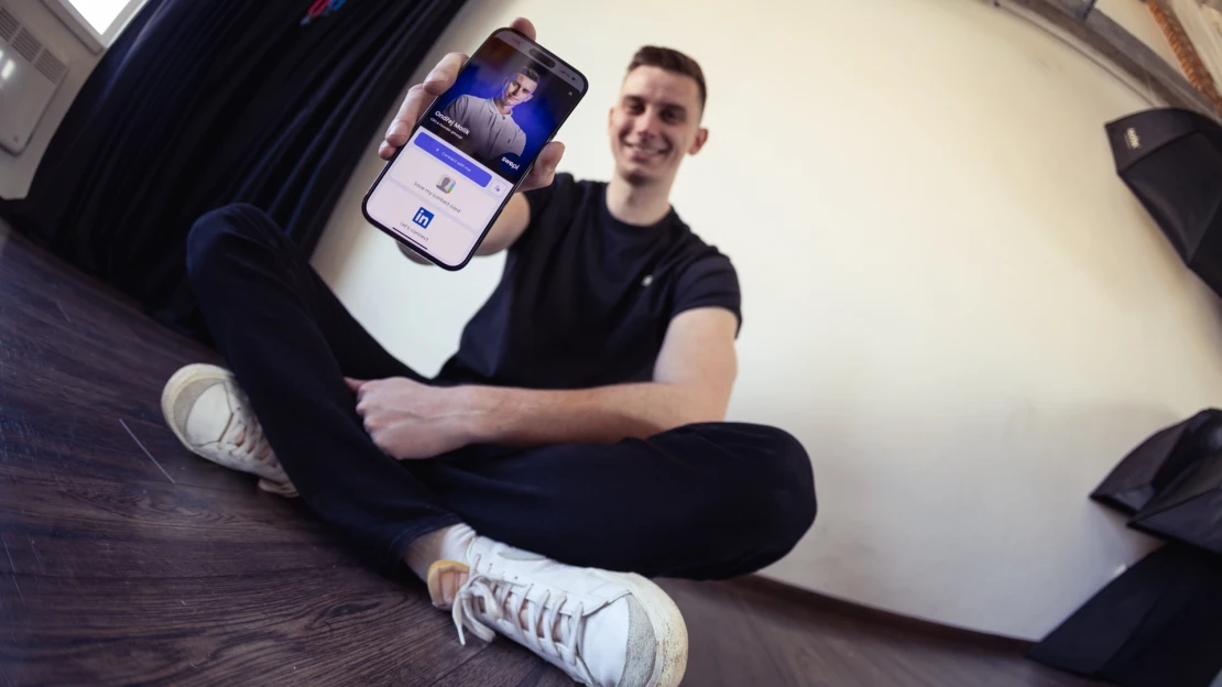 Vizitka, ktorú nestratíte. Český startup Swopi firmám uľahčuje networking
