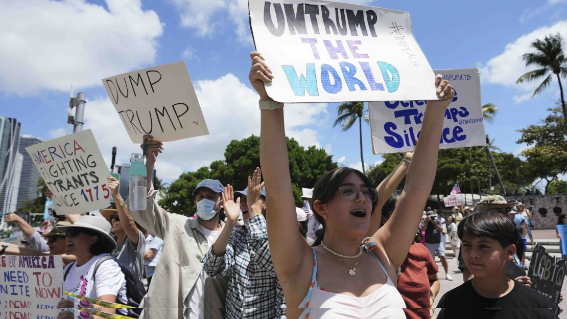 Demonštranti v USA protestovali v stovkách miest. Sloboda je ohrozená, tvrdia aktivisti