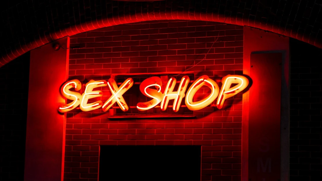 Šokujúci biznis sexshopu vo Francúzsku, zákazníkov prekvapil ponukou z druhej ruky