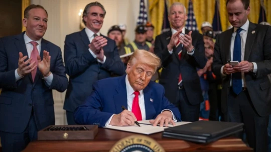 Priemysel, poď domov! Zabudni, odkazujú po zavedení ciel Trumpovi americké spoločnosti
