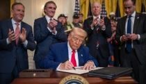 Priemysel, poď domov! Zabudni, odkazujú po zavedení ciel Trumpovi americké spoločnosti